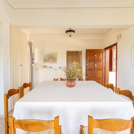 Villa The House Of Gratitude - Poolside Retreat Loutra Oraias Elenis Exterior foto