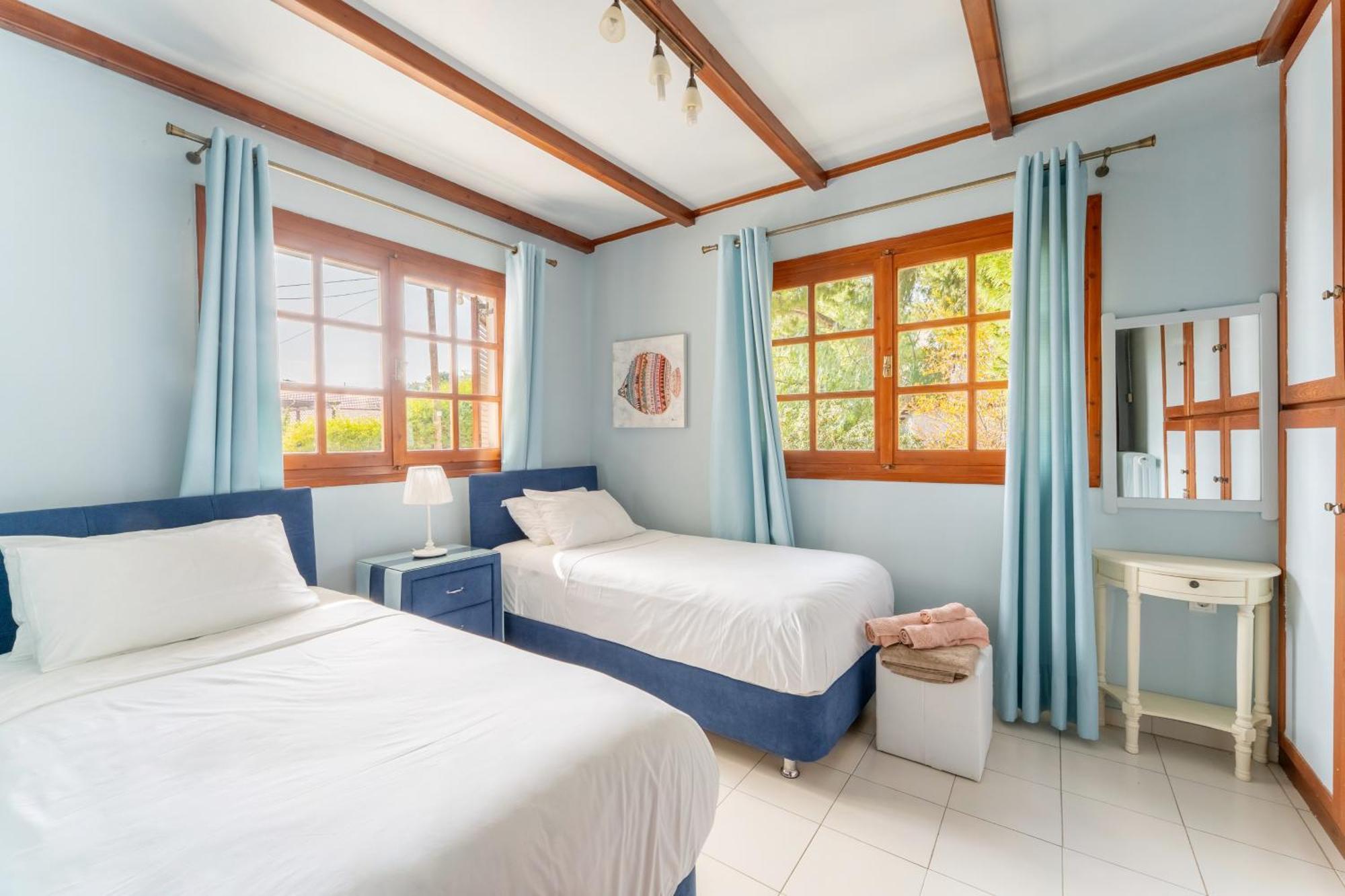 Villa The House Of Gratitude - Poolside Retreat Loutra Oraias Elenis Exterior foto