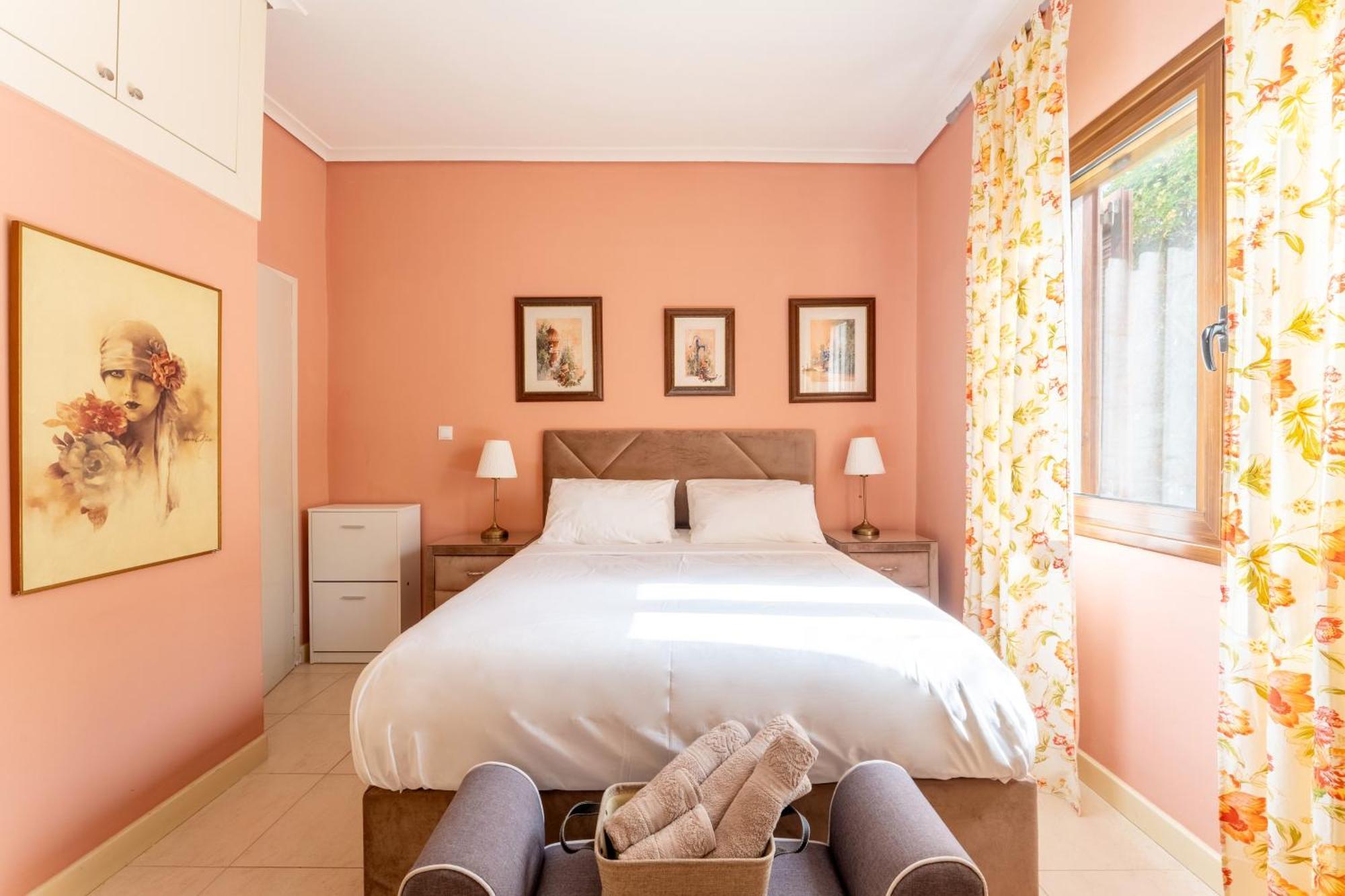Villa The House Of Gratitude - Poolside Retreat Loutra Oraias Elenis Exterior foto
