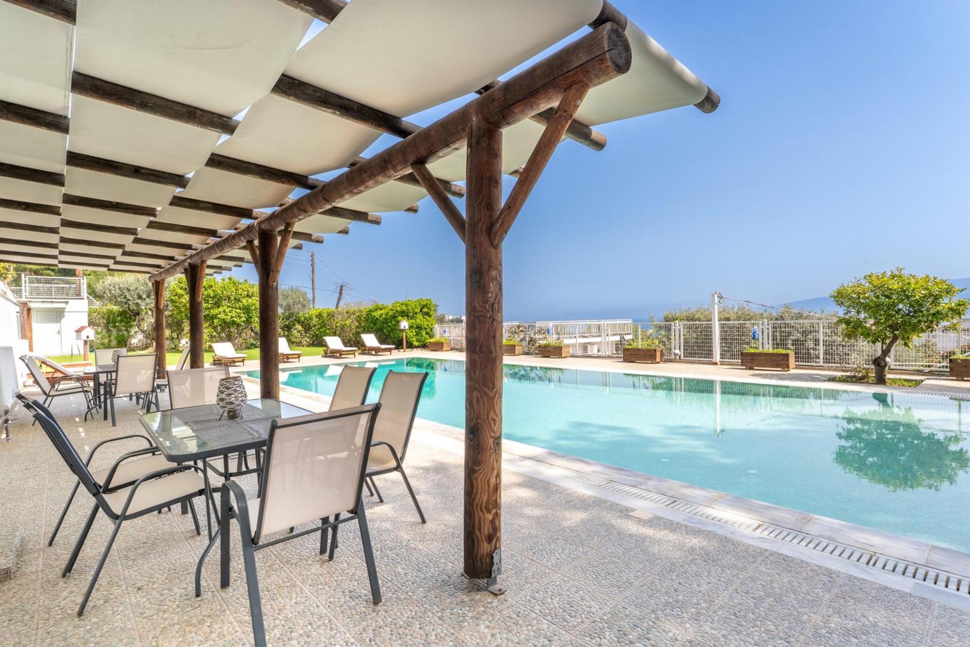 Villa The House Of Gratitude - Poolside Retreat Loutra Oraias Elenis Exterior foto